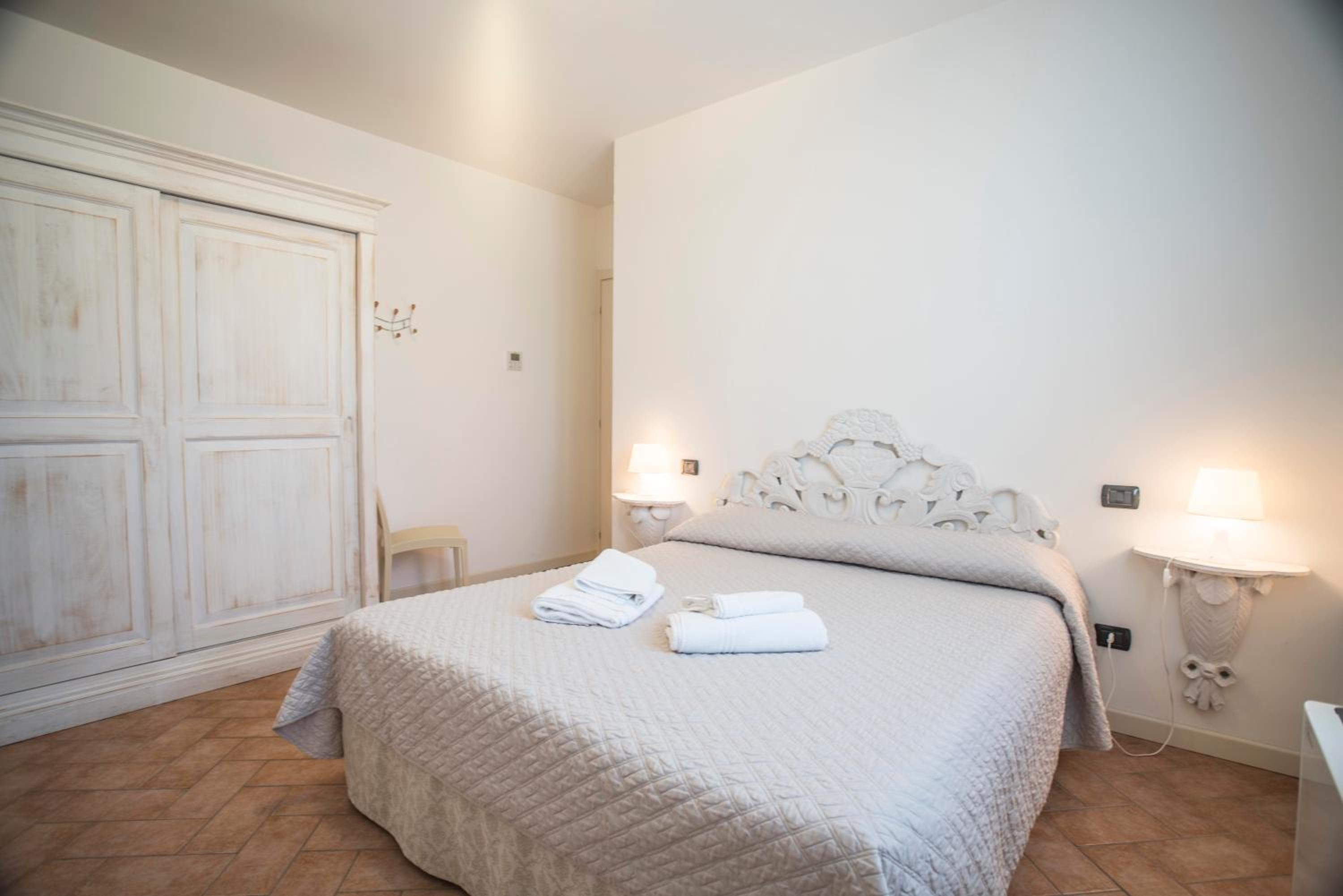 Two-Bedroom Apartment with Balcony photo 3