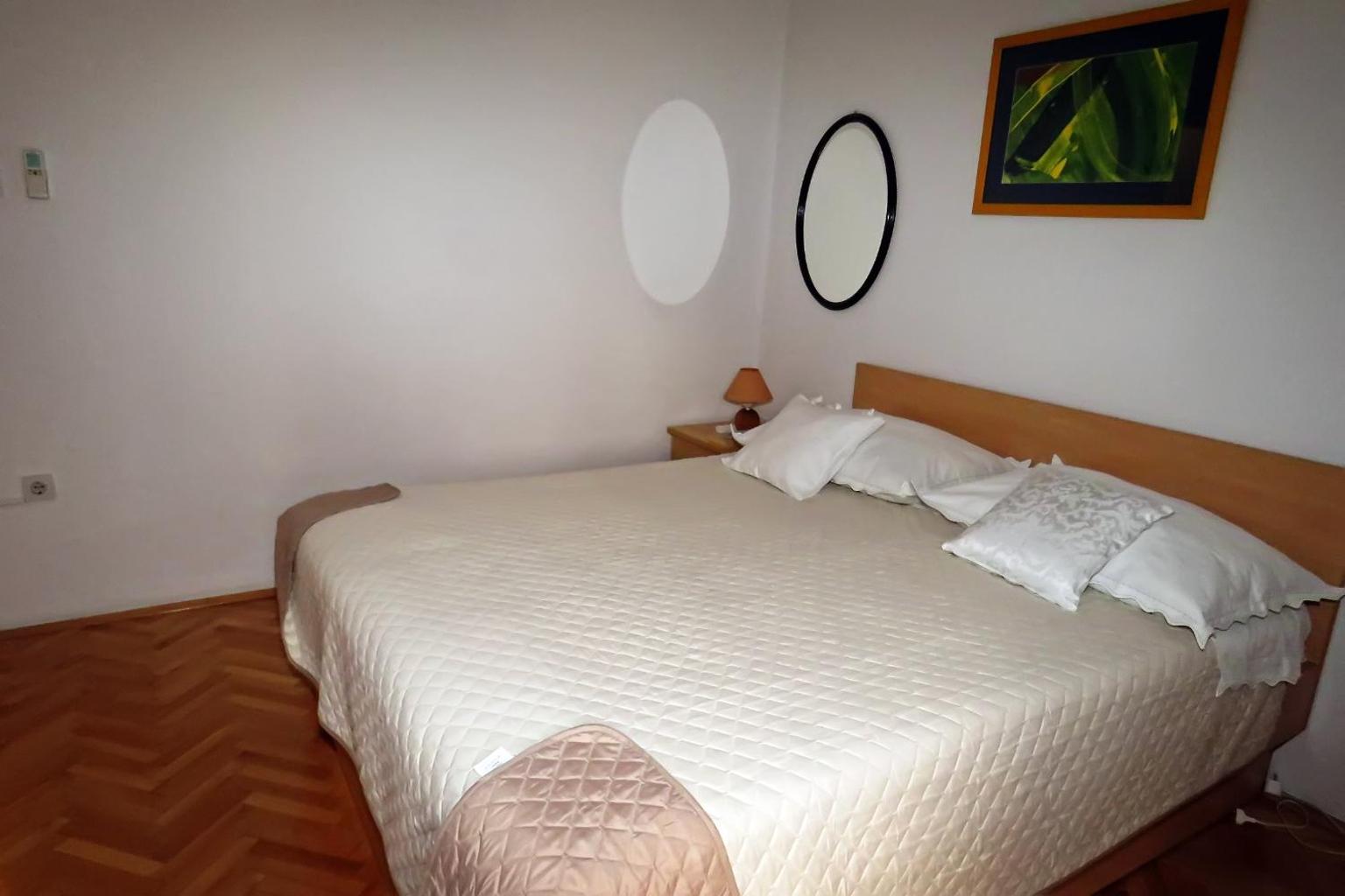 One-Bedroom Apartment with Balcony