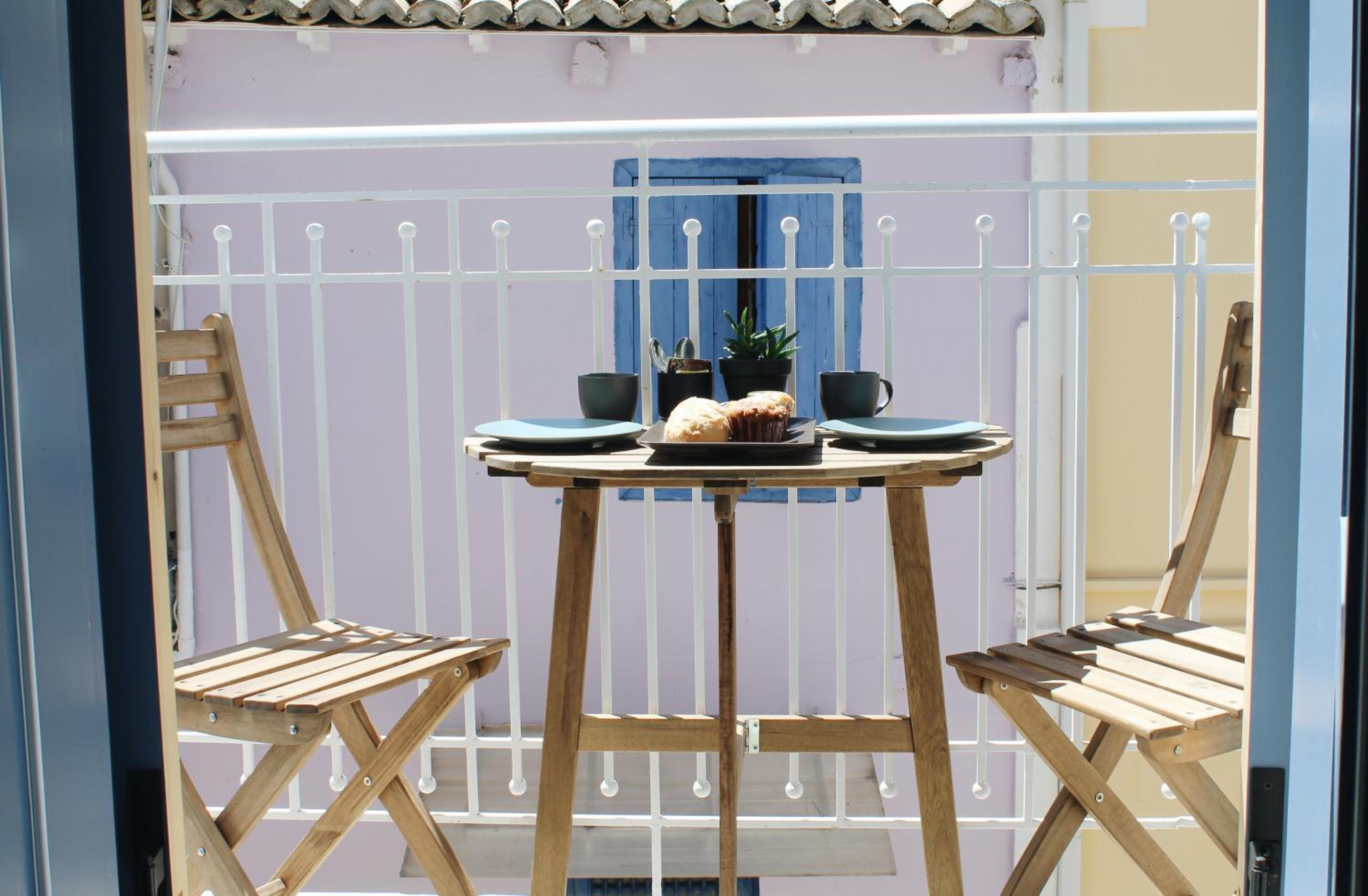 Double Room with Balcony - Photo 21