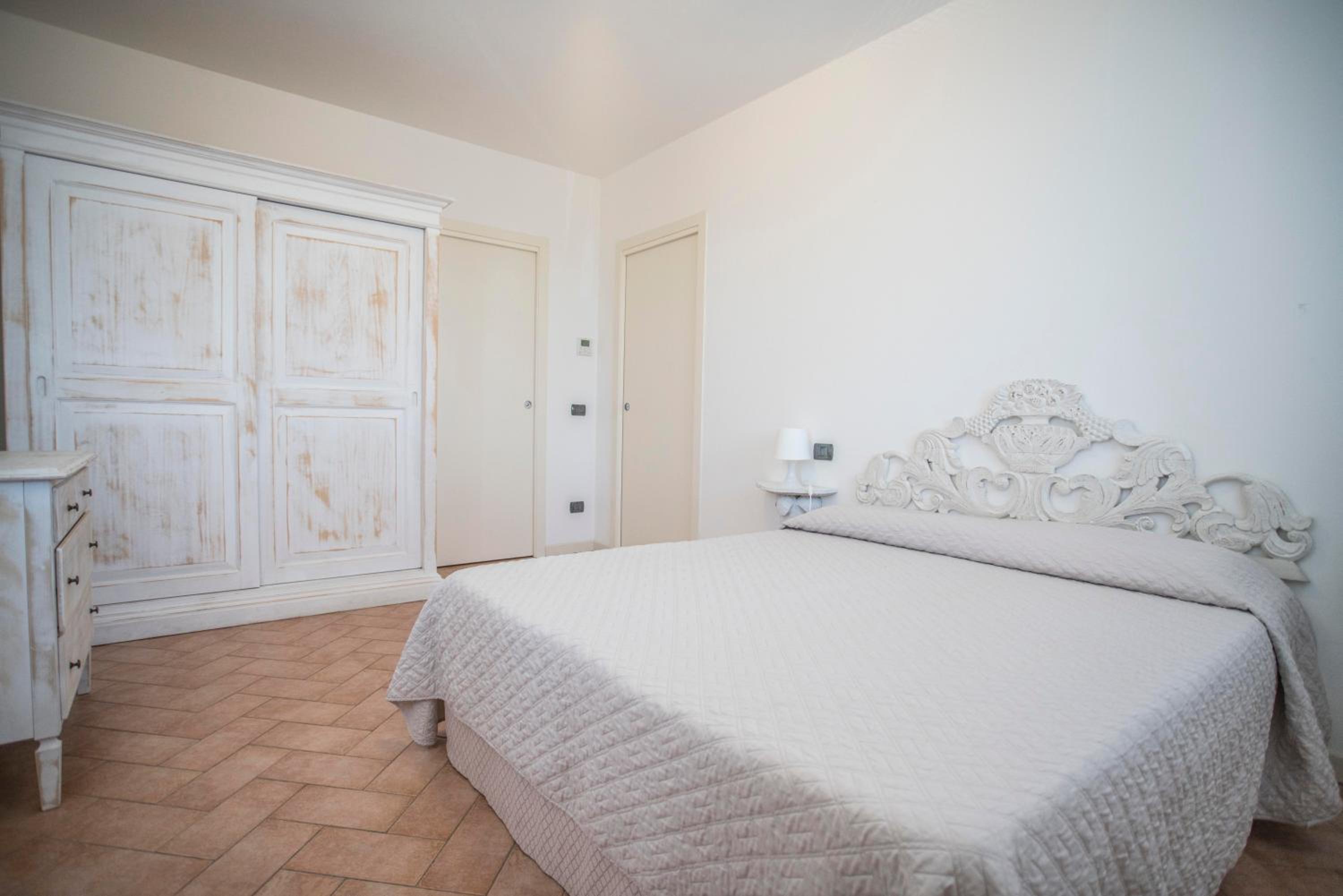 One-Bedroom Apartment with Balcony photo 1