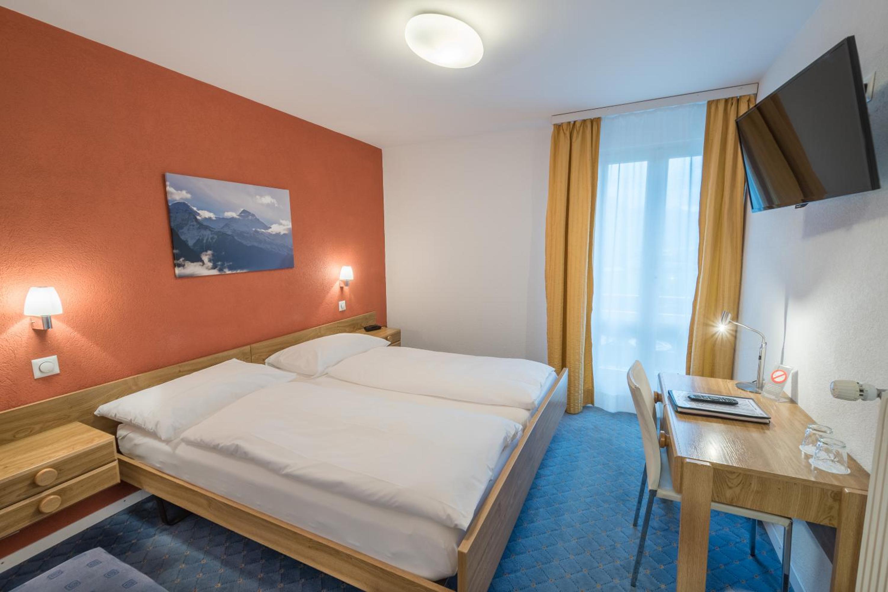 Standard Double Room - Photo 9