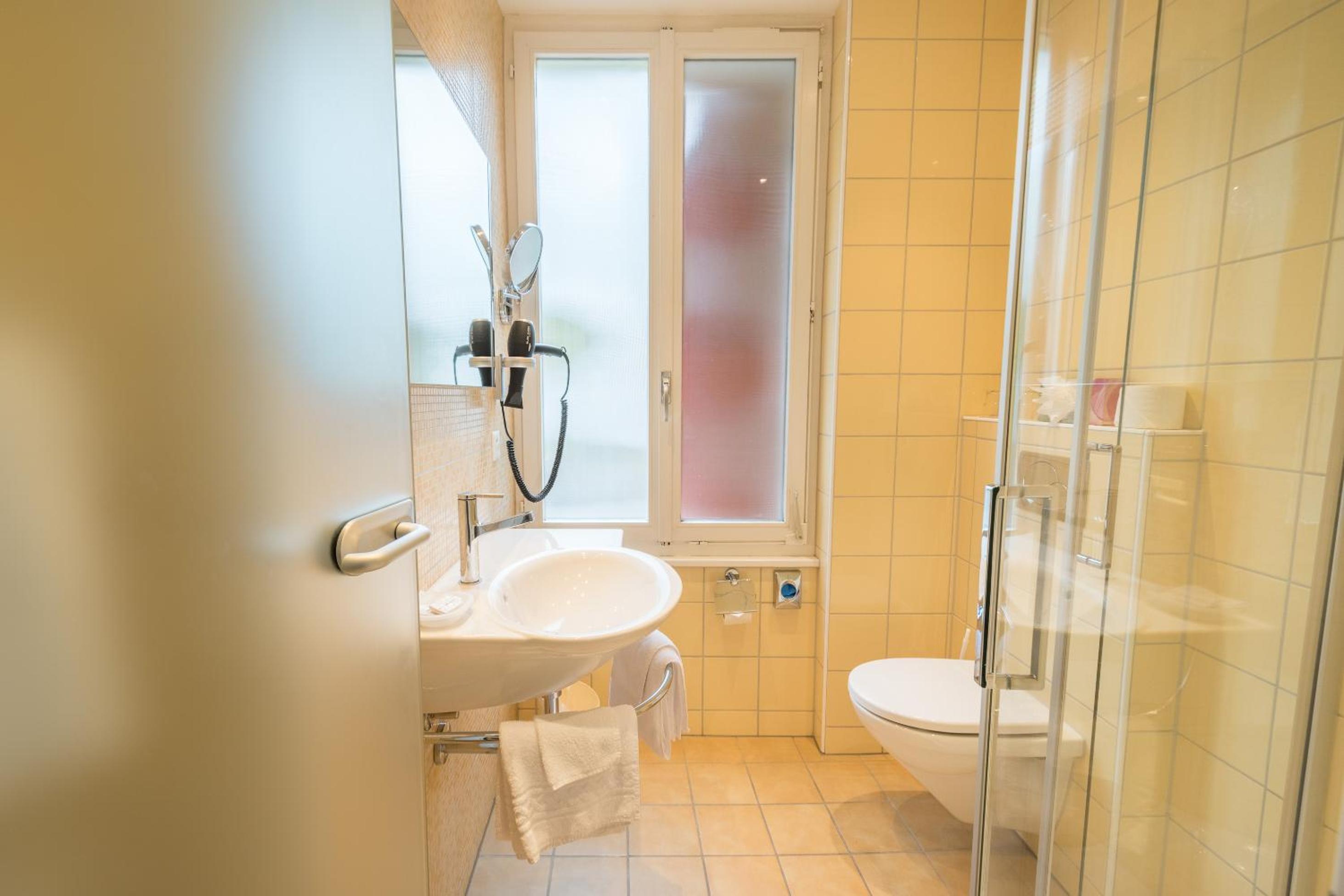 Standard Double Room - Photo 6