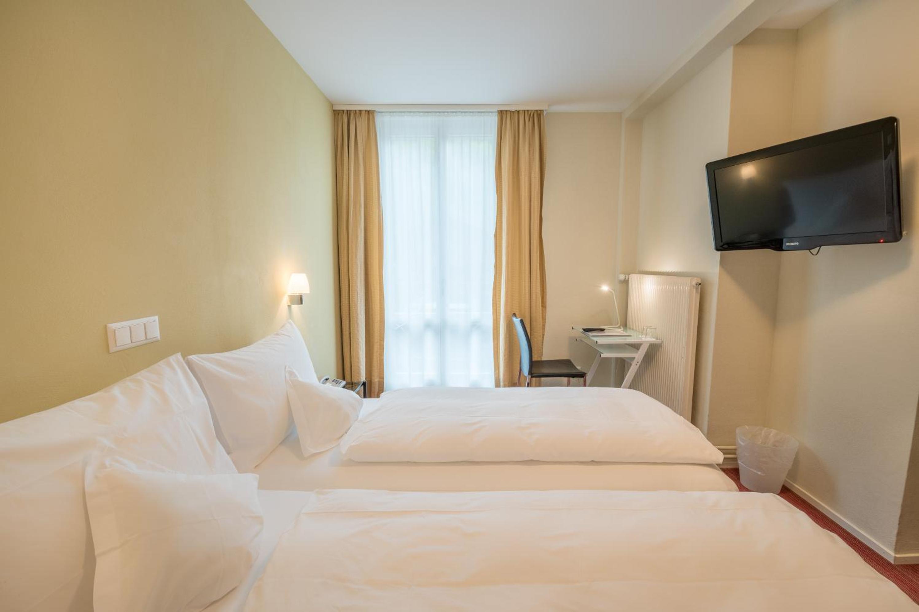 Standard Double Room - Photo 1