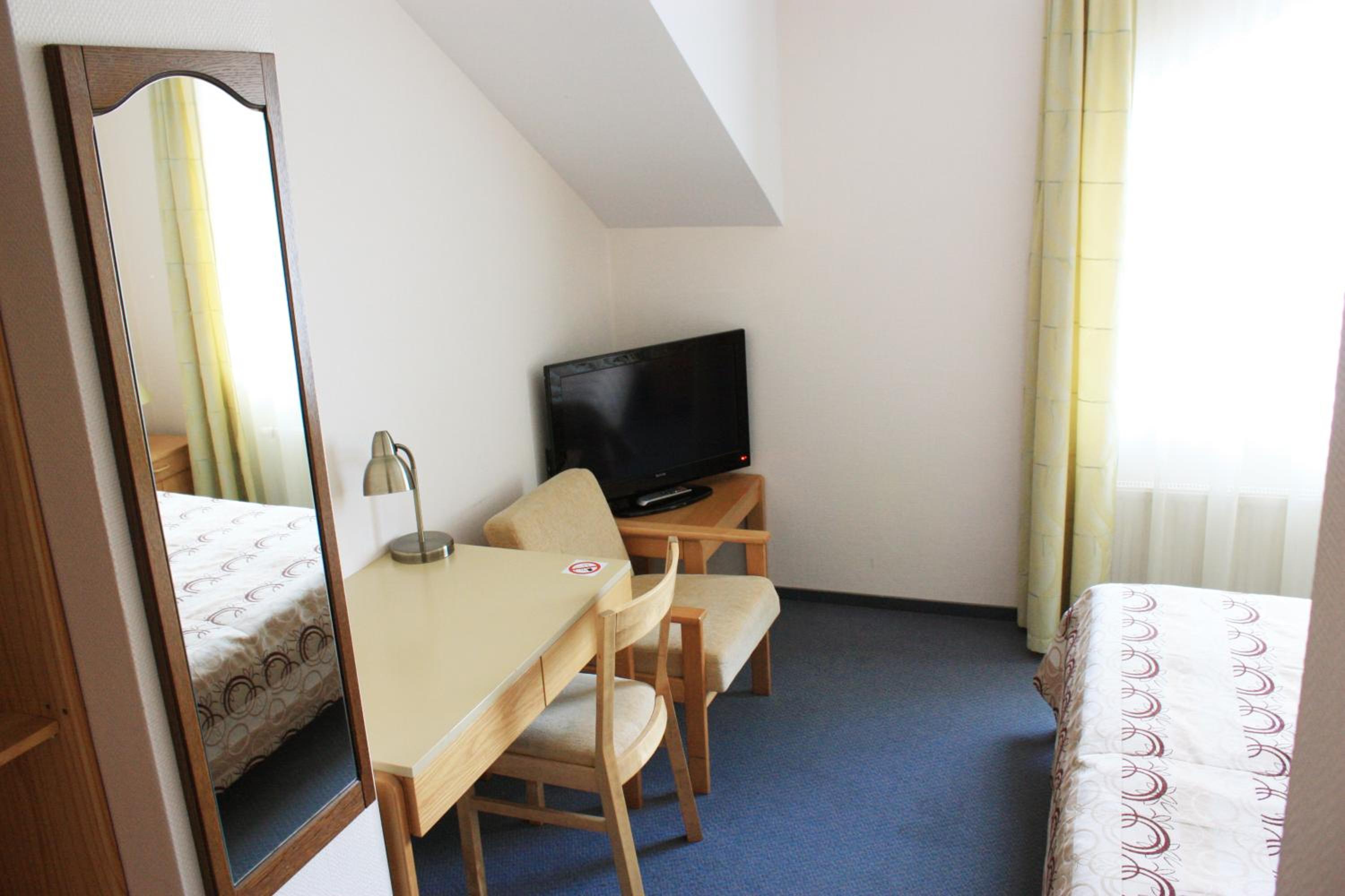 Standard Double Room - Photo 6