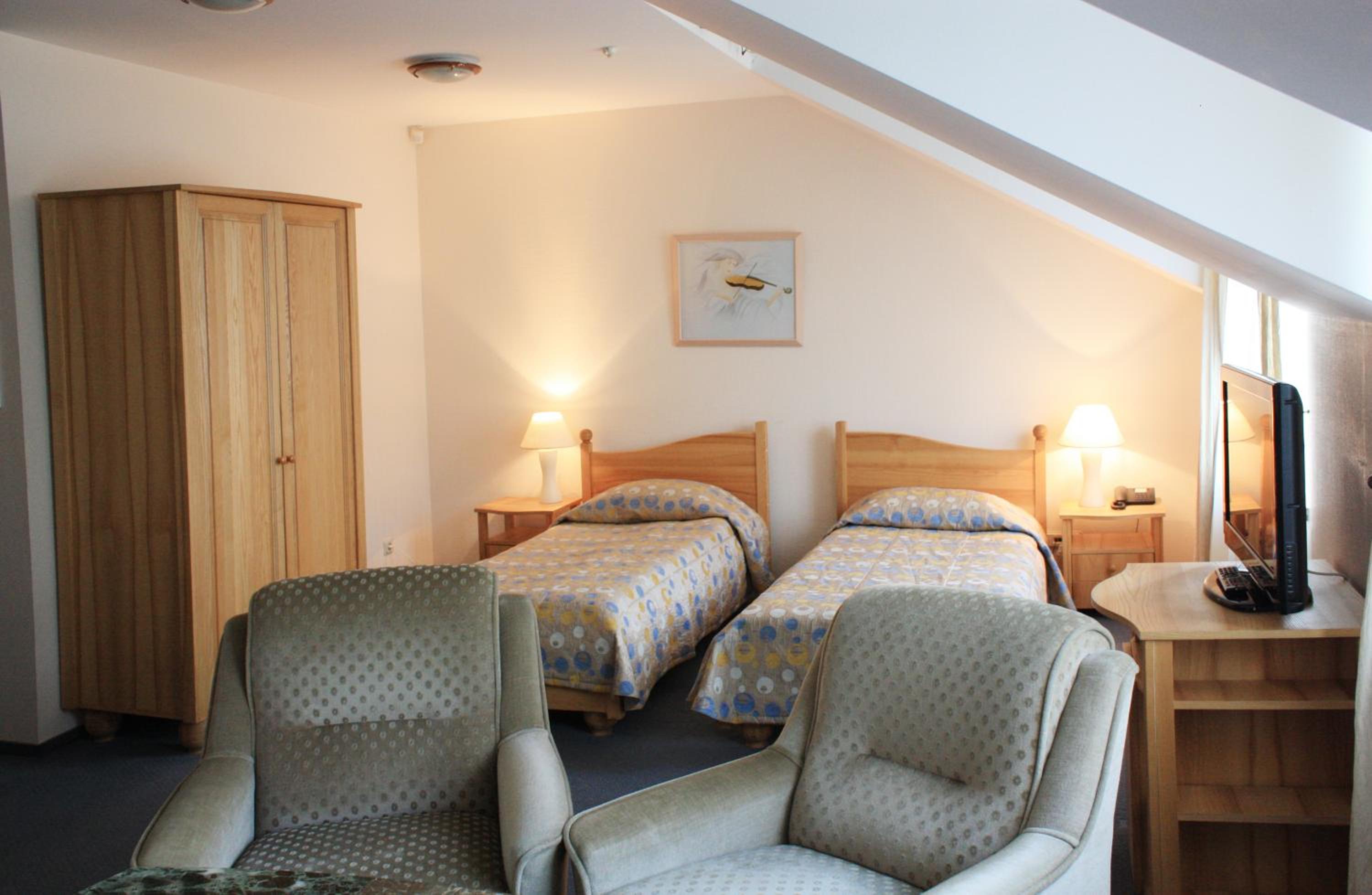 Standard Twin Room - Photo 7