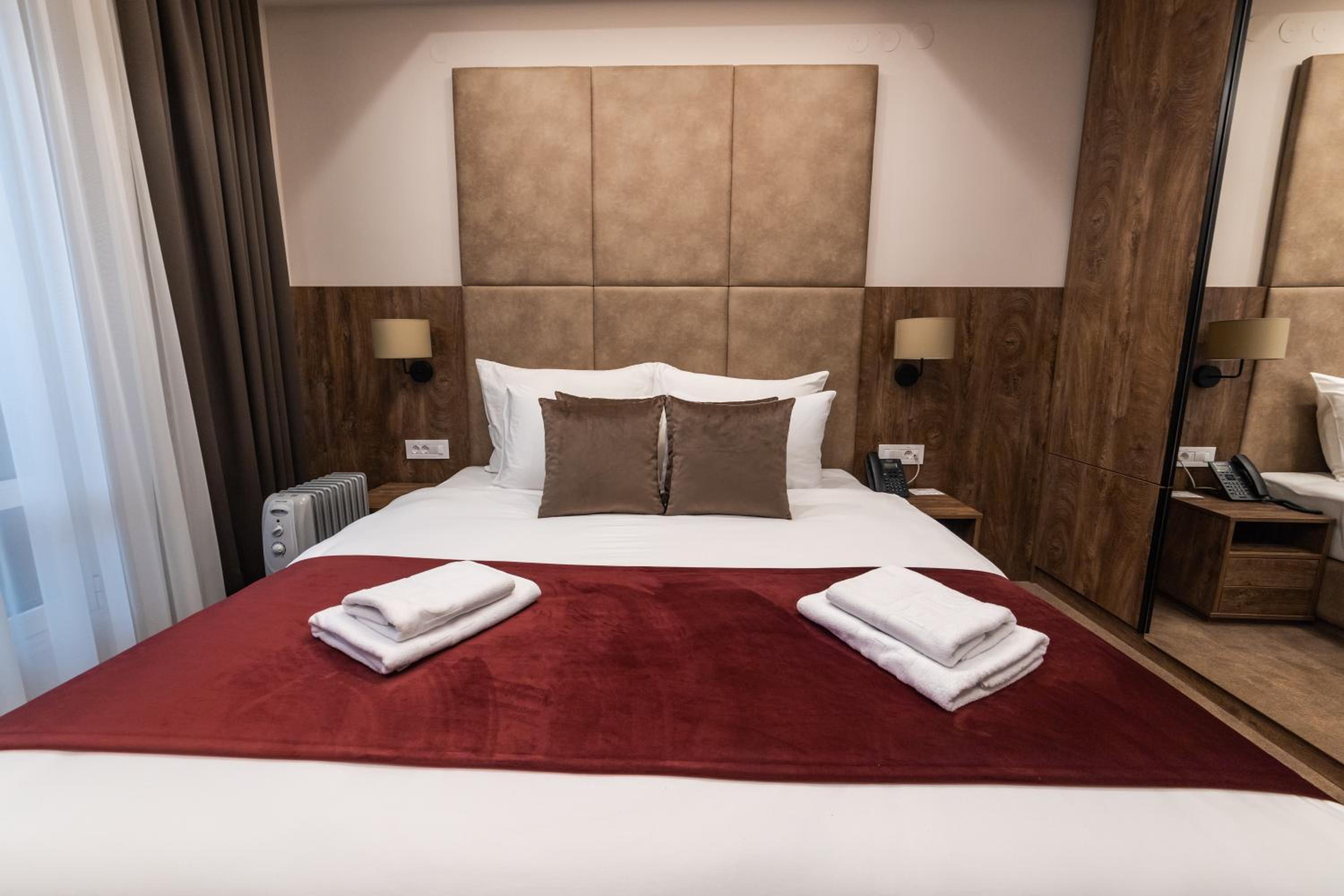 Double Room - Photo 2