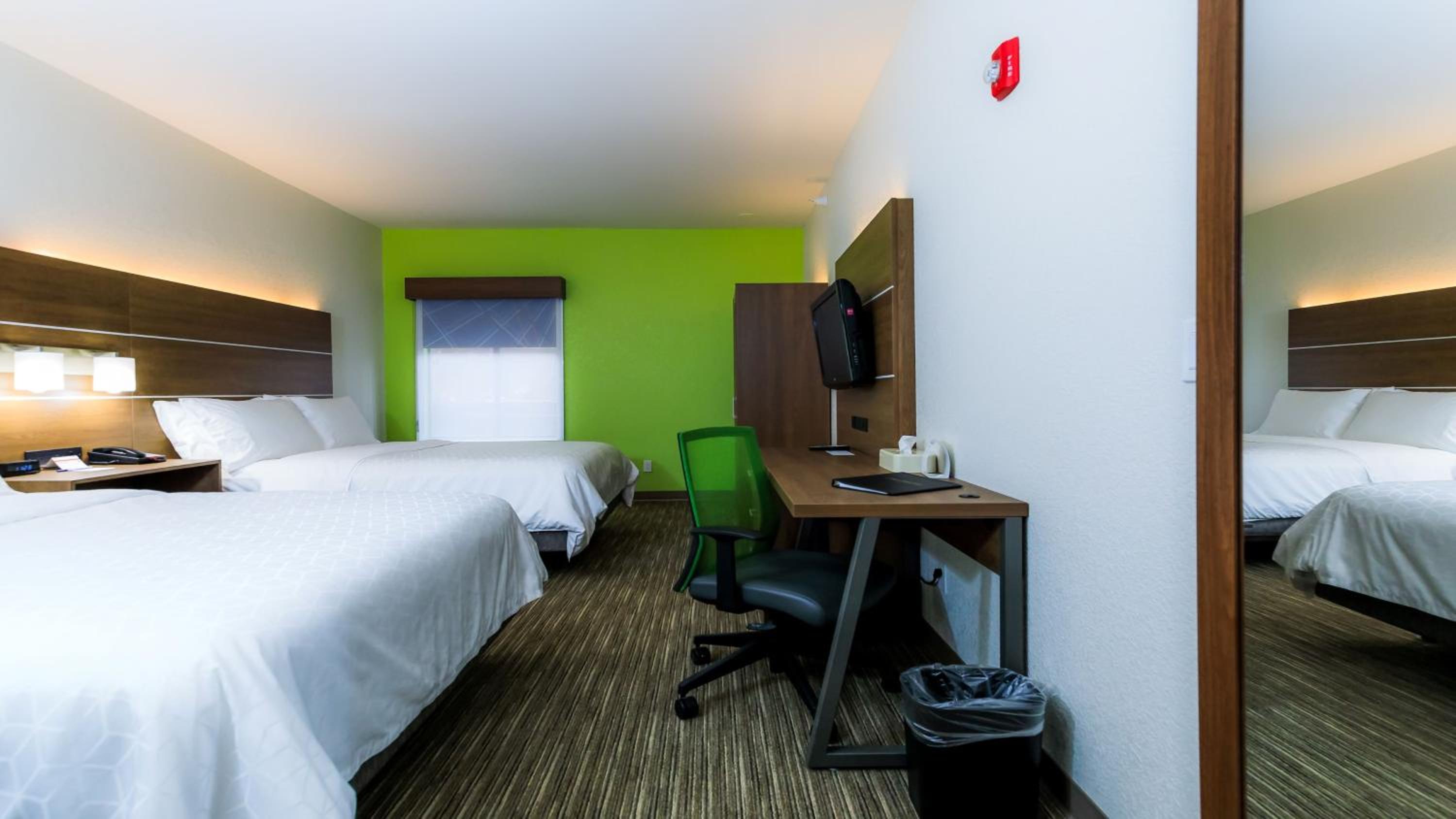 Standard Room with Two Queen Beds - Photo 1