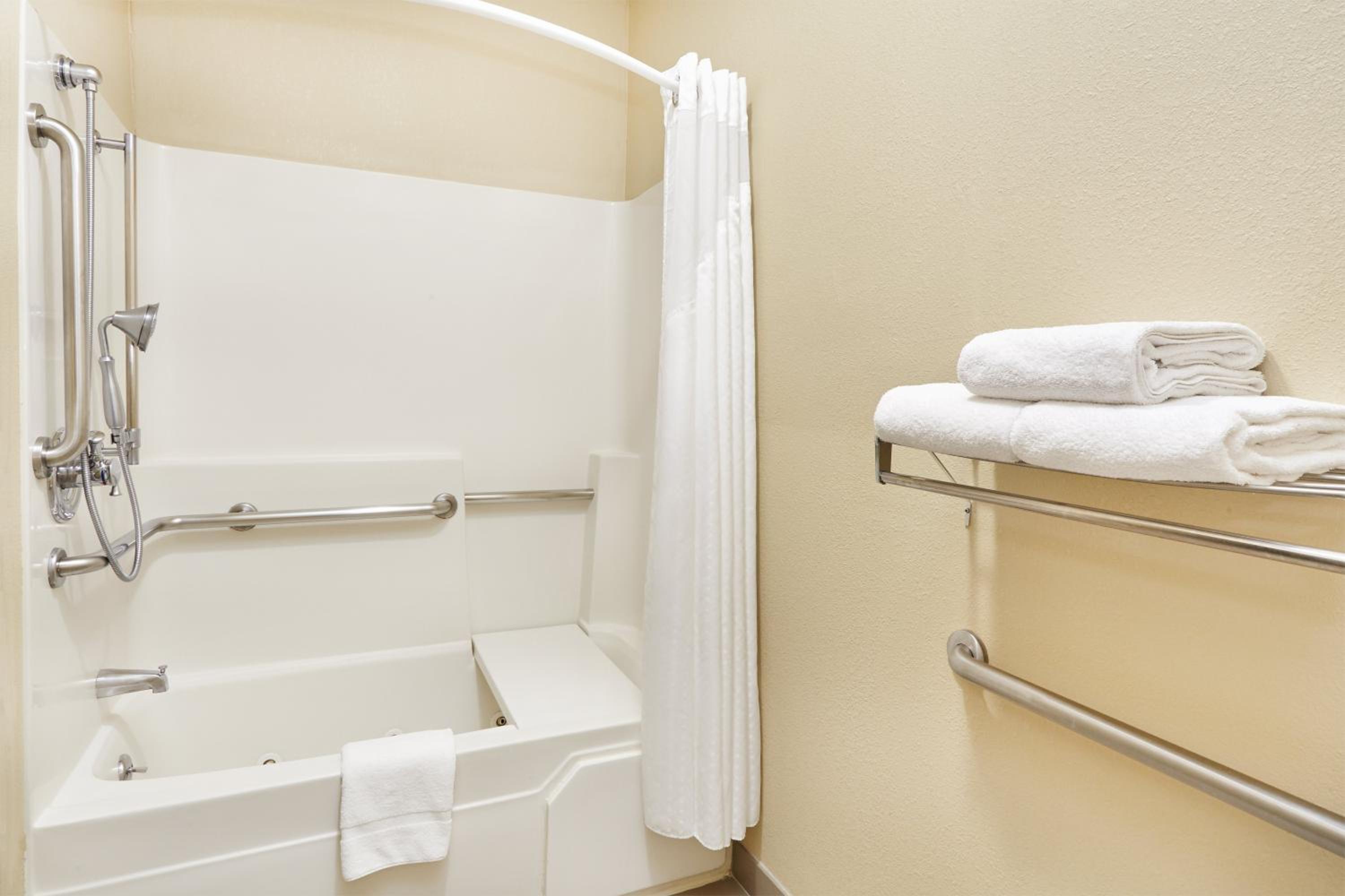 Standard King Room with Mobility Accessible Tub - Photo 1