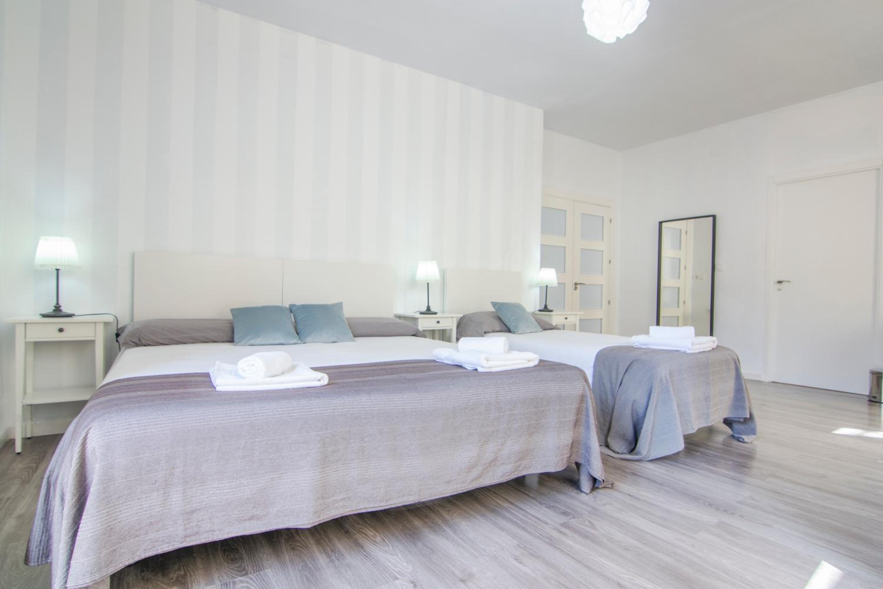 Habitación Triple con Vista a la Ciudad