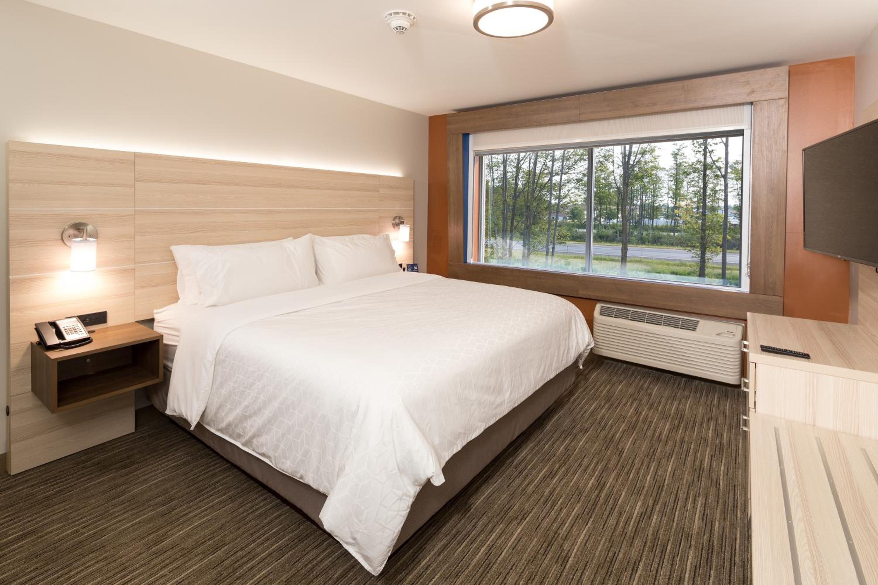 Standard King Room - Photo 4