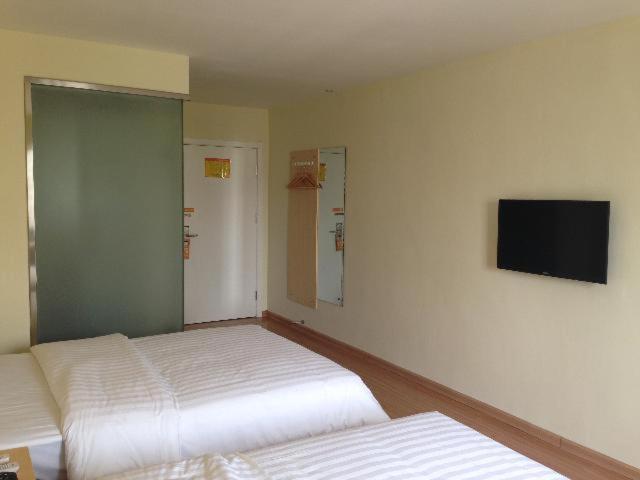 Comfortable Twin Room