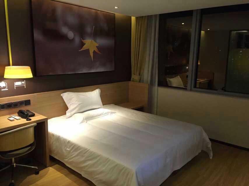 Business Queen Bed Room photo 1