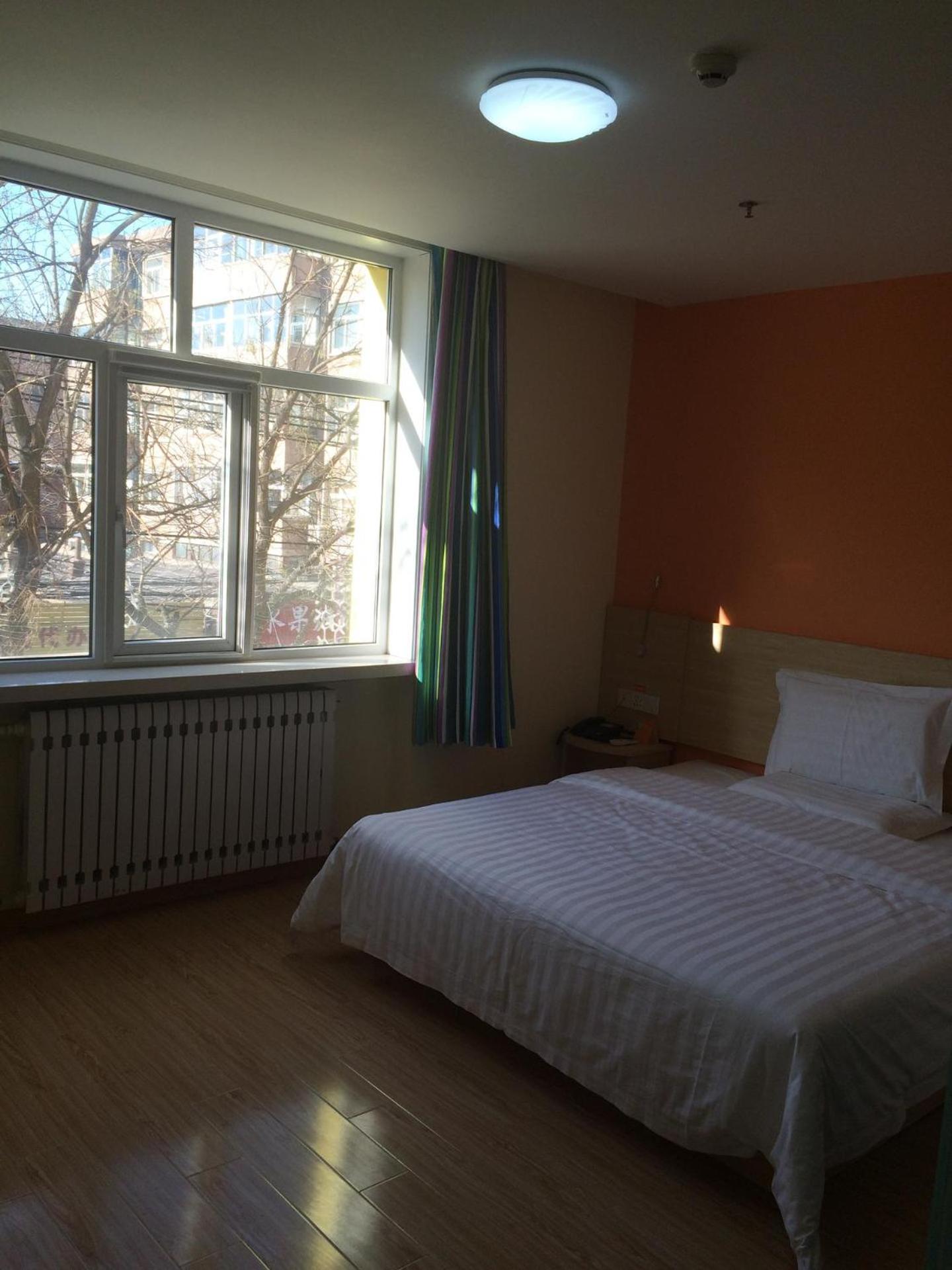 Business Queen Bed Room photo 1