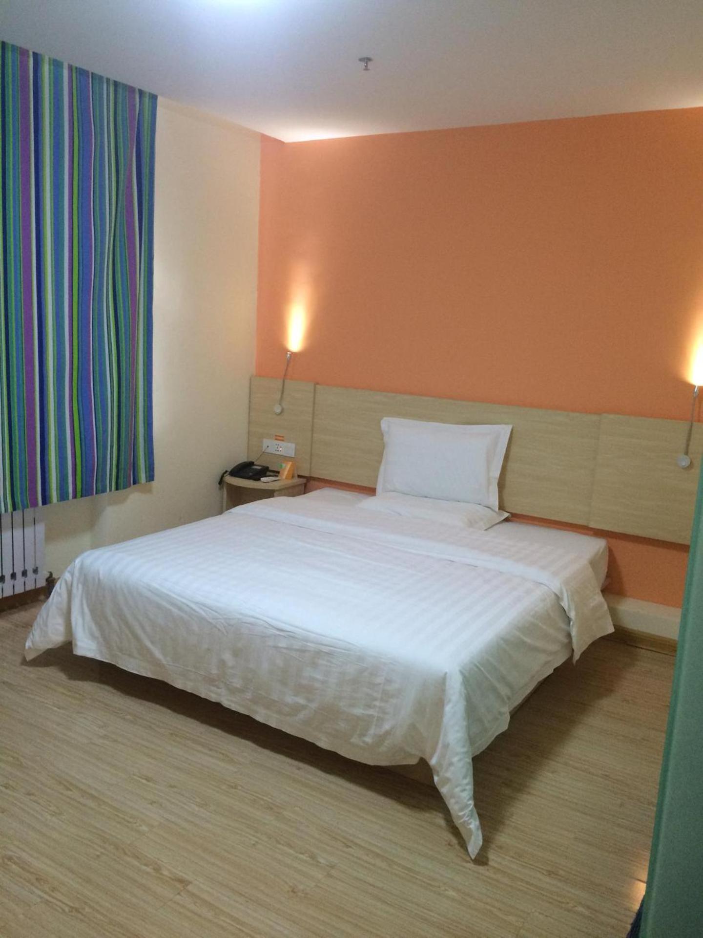 Business Queen Bed Room photo 2