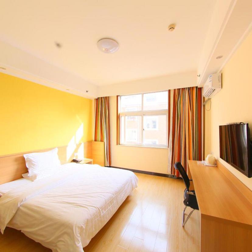 Business Queen Bed Room photo 2