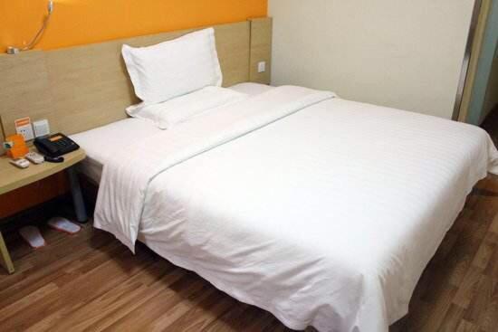 Comfortable Queen Room photo 1