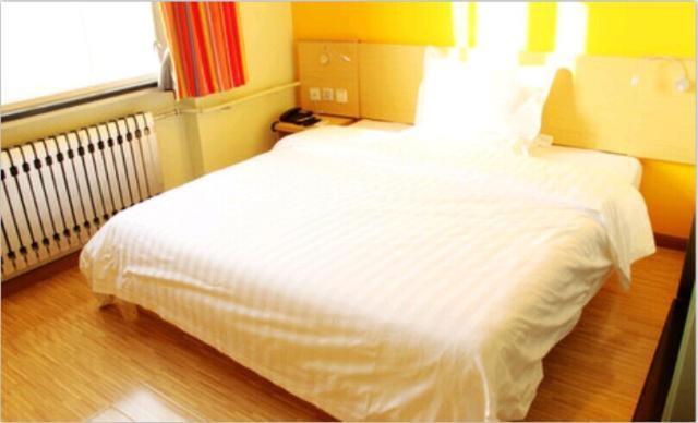 Business Queen Bed Room photo 1