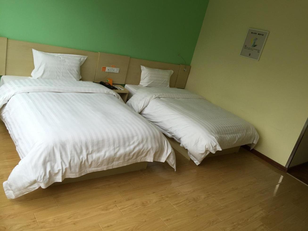 Light Twin Room photo 3