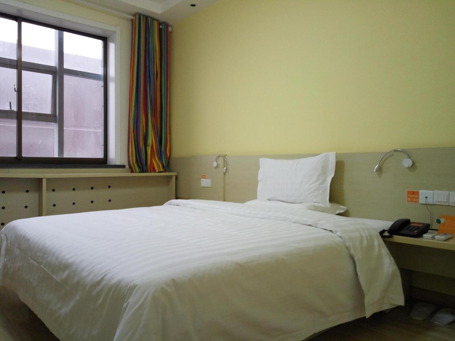 Comfortable Queen Room - Photo 1