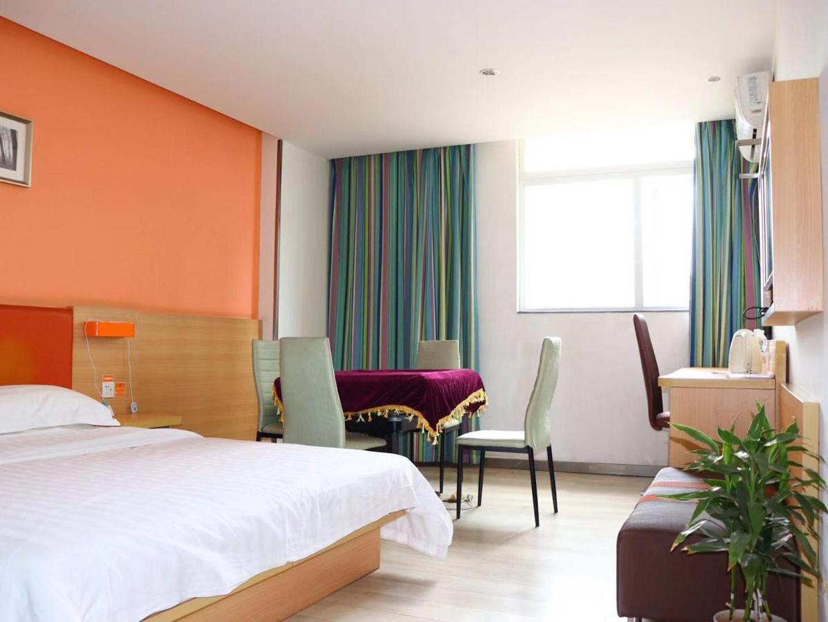 Business Queen Bed Room photo 1