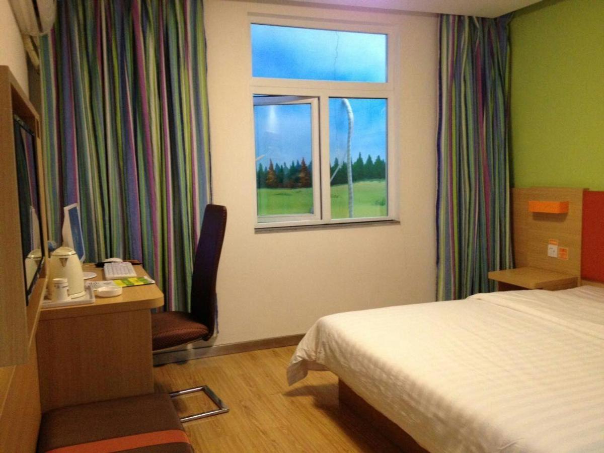 Business Queen Bed Room photo 2