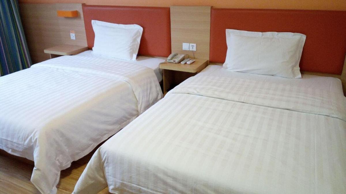 Business Twin Room photo 2