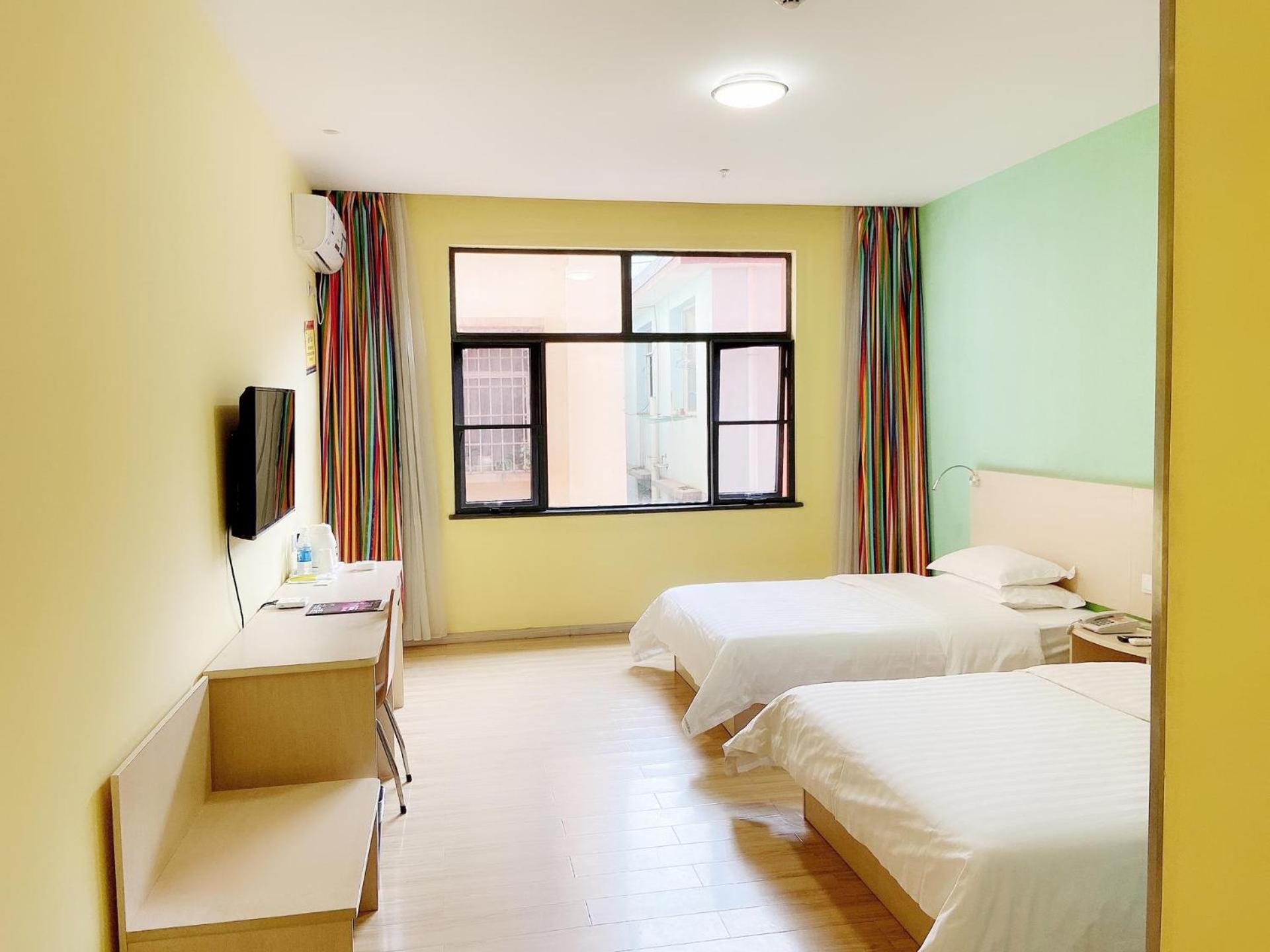 Comfortable Twin Room