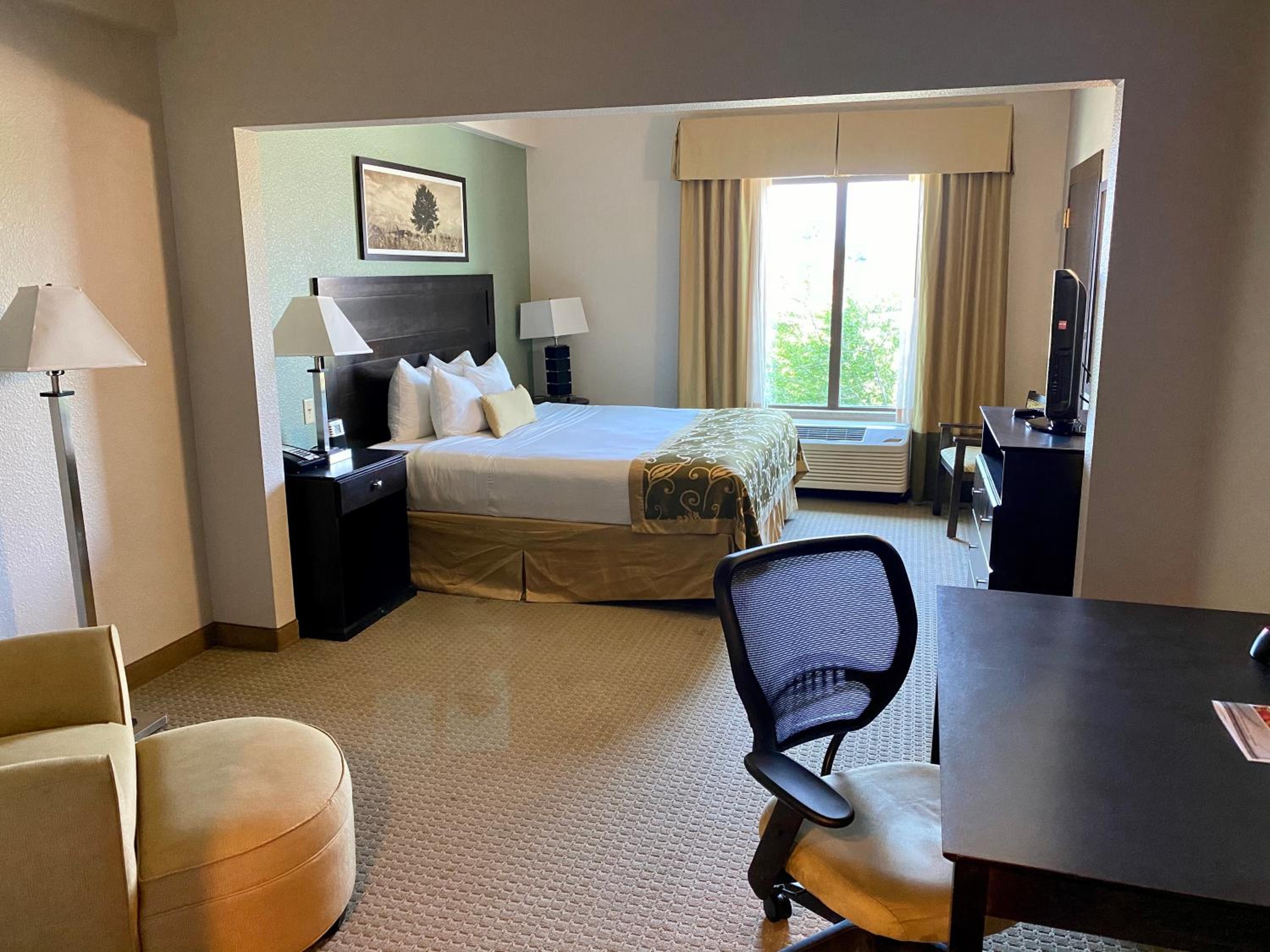 King Room - Non-Smoking - Photo 1