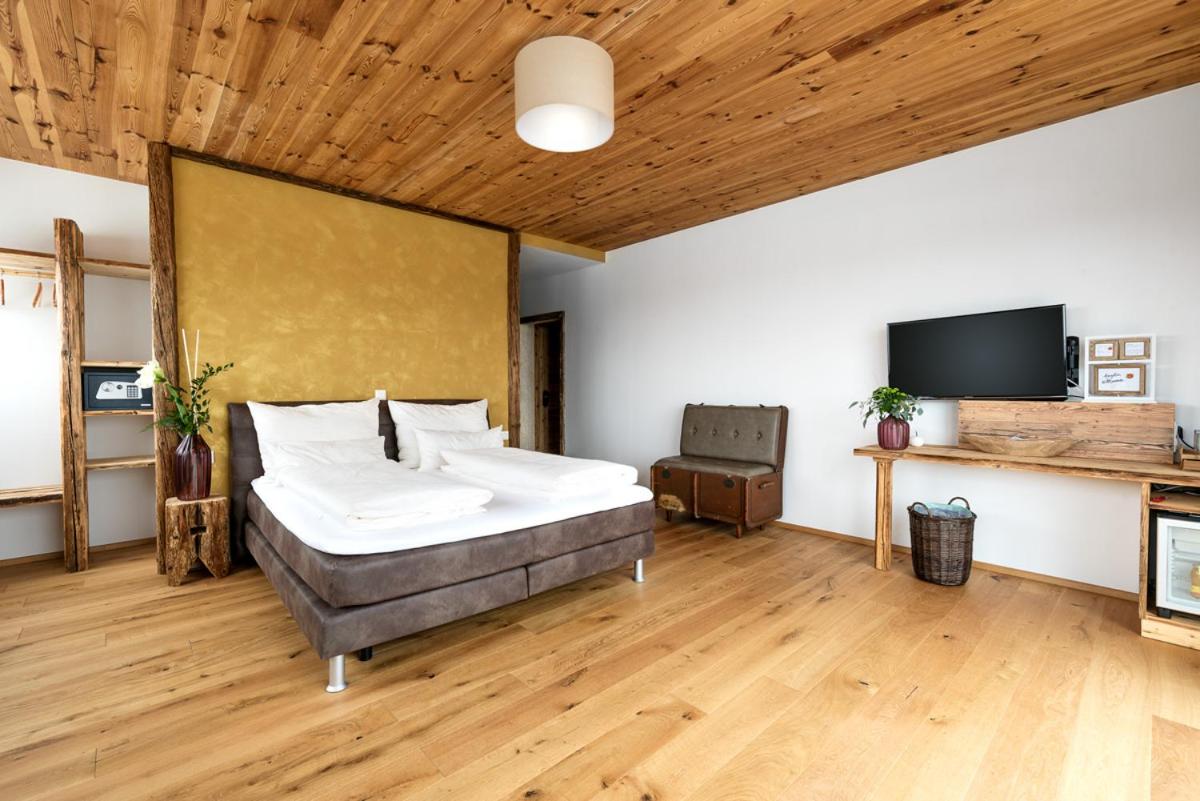 Double Room with Balcony - Photo 3