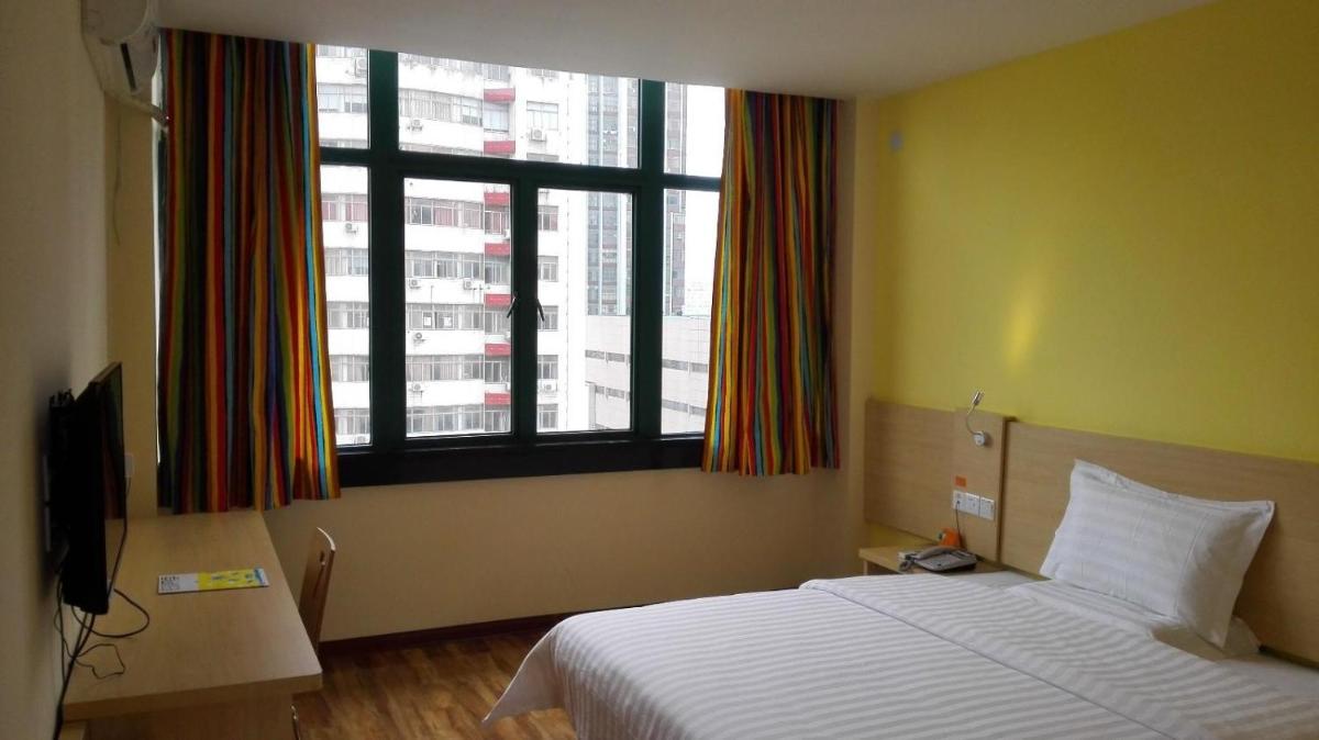 Comfortable Queen Room photo 1