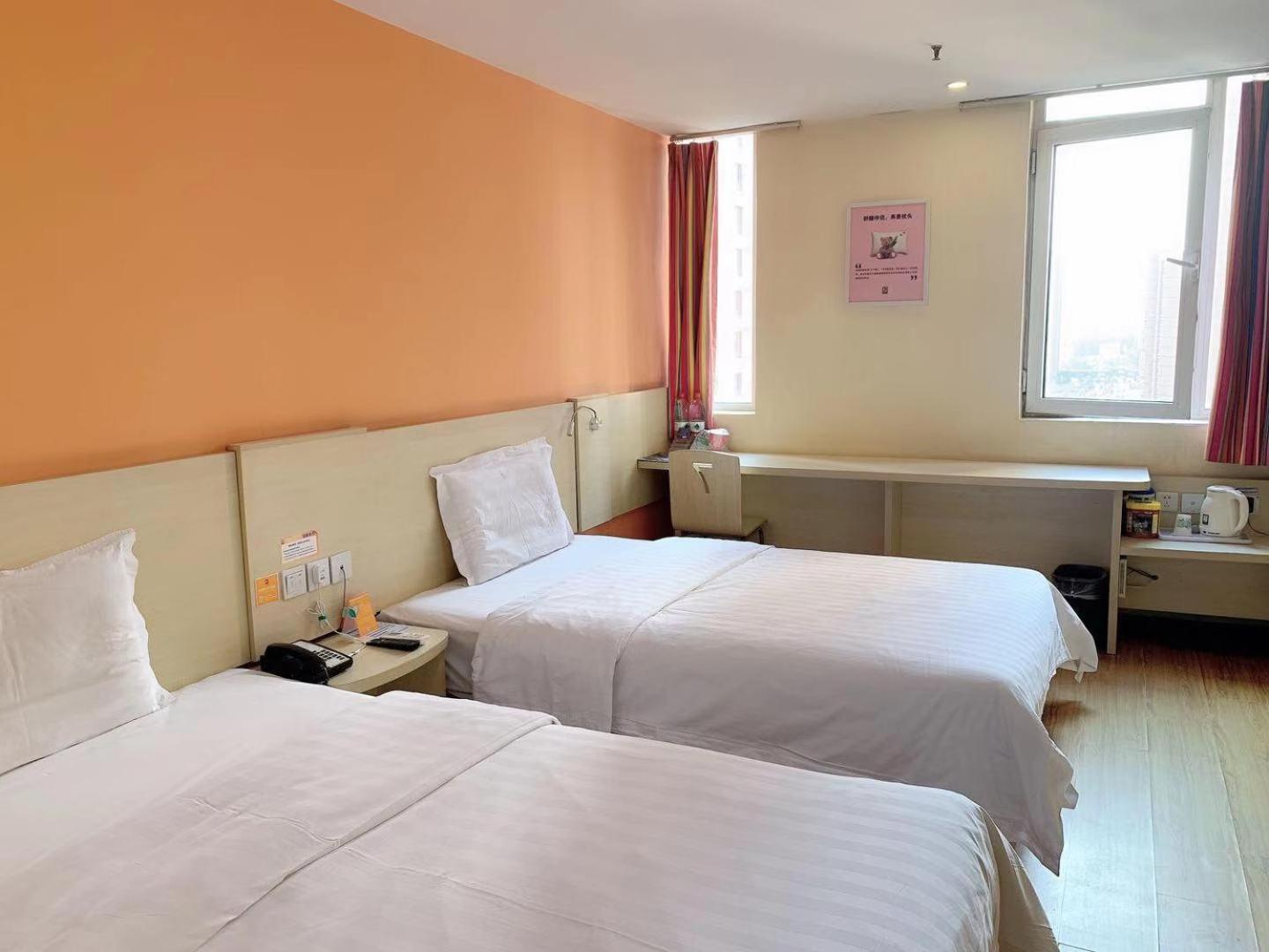 Standard Twin Room photo 1