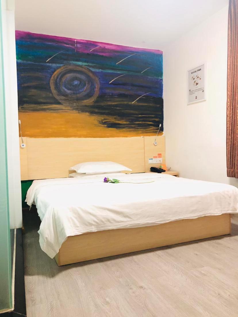 Business Queen Bed Room photo 1