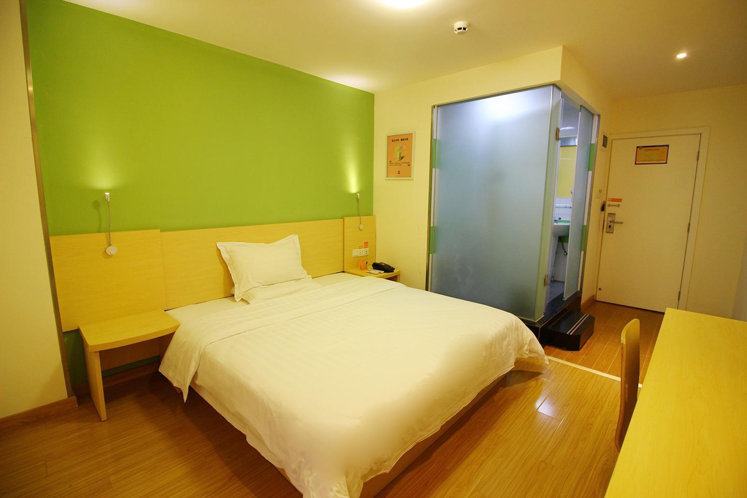Business Queen Bed Room photo 1