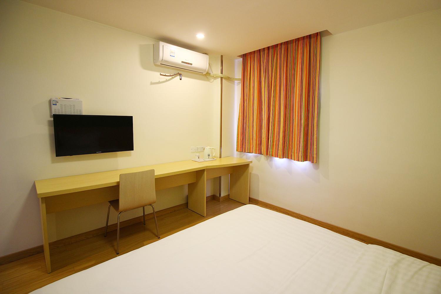 Business Queen Bed Room photo 2