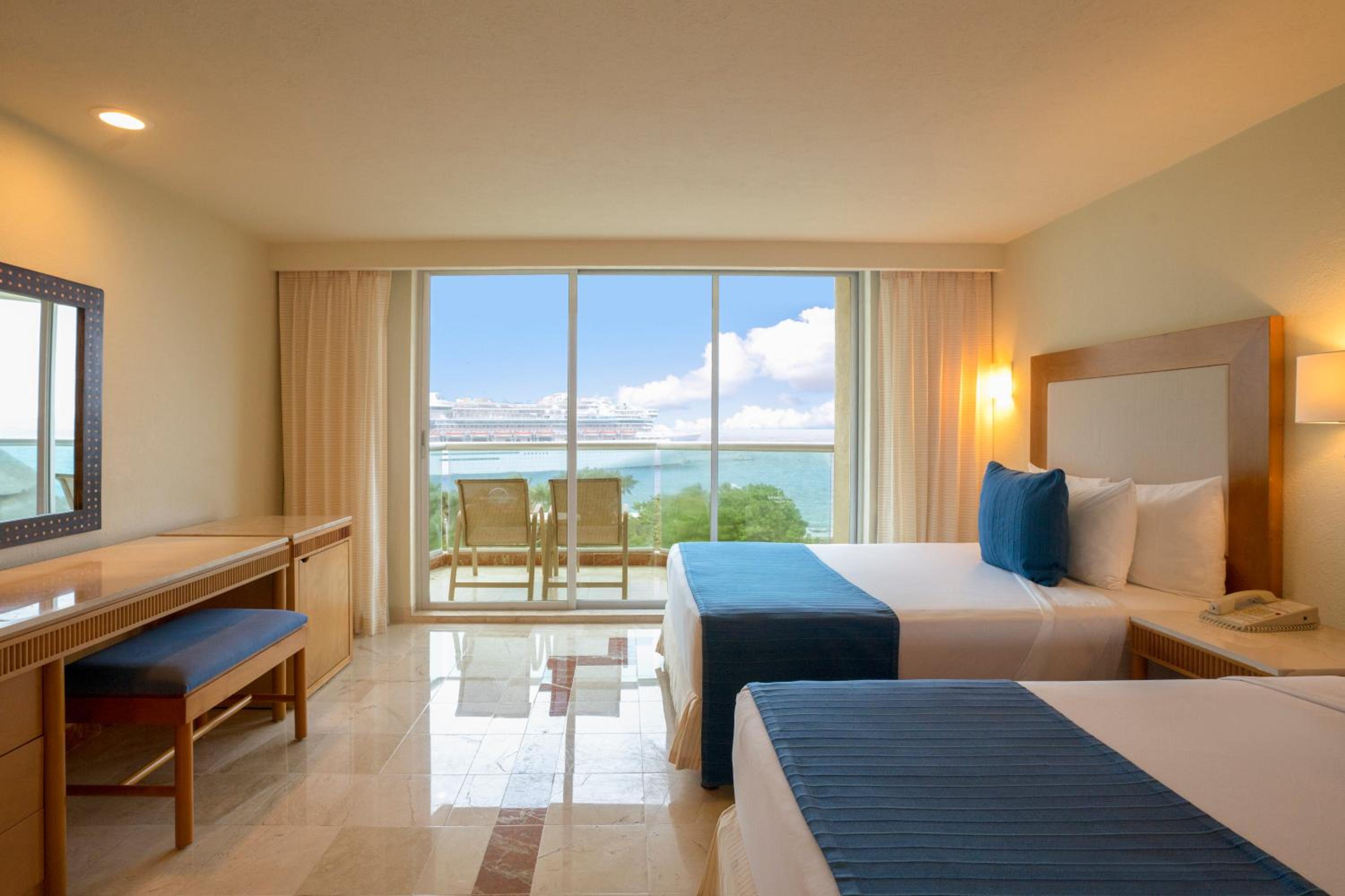 Deluxe Double Room with Sea View - Photo 9