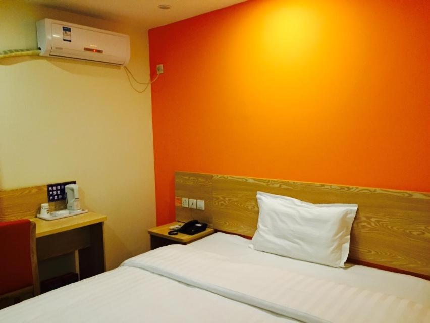 Comfortable Queen Room
