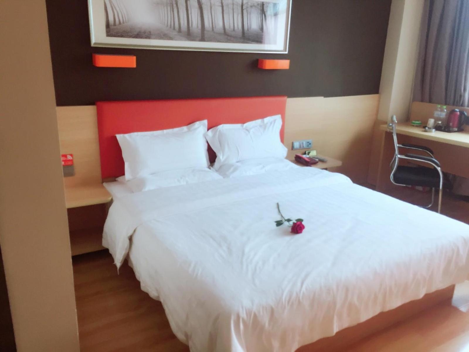 Premium Queen Room photo 2