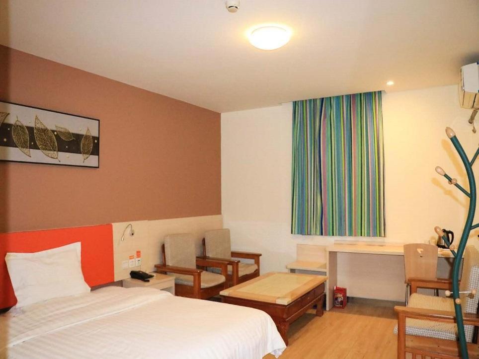 Business Queen Bed Room photo 2