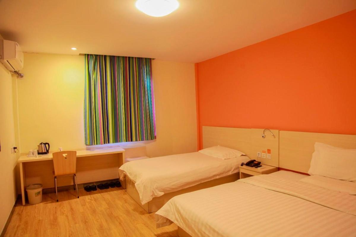 Business Twin Room photo 3