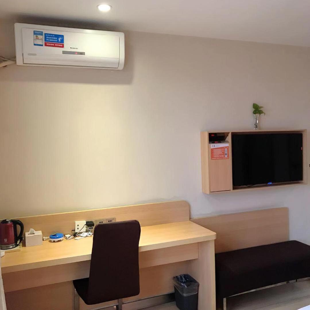 Premium Queen Room photo 2