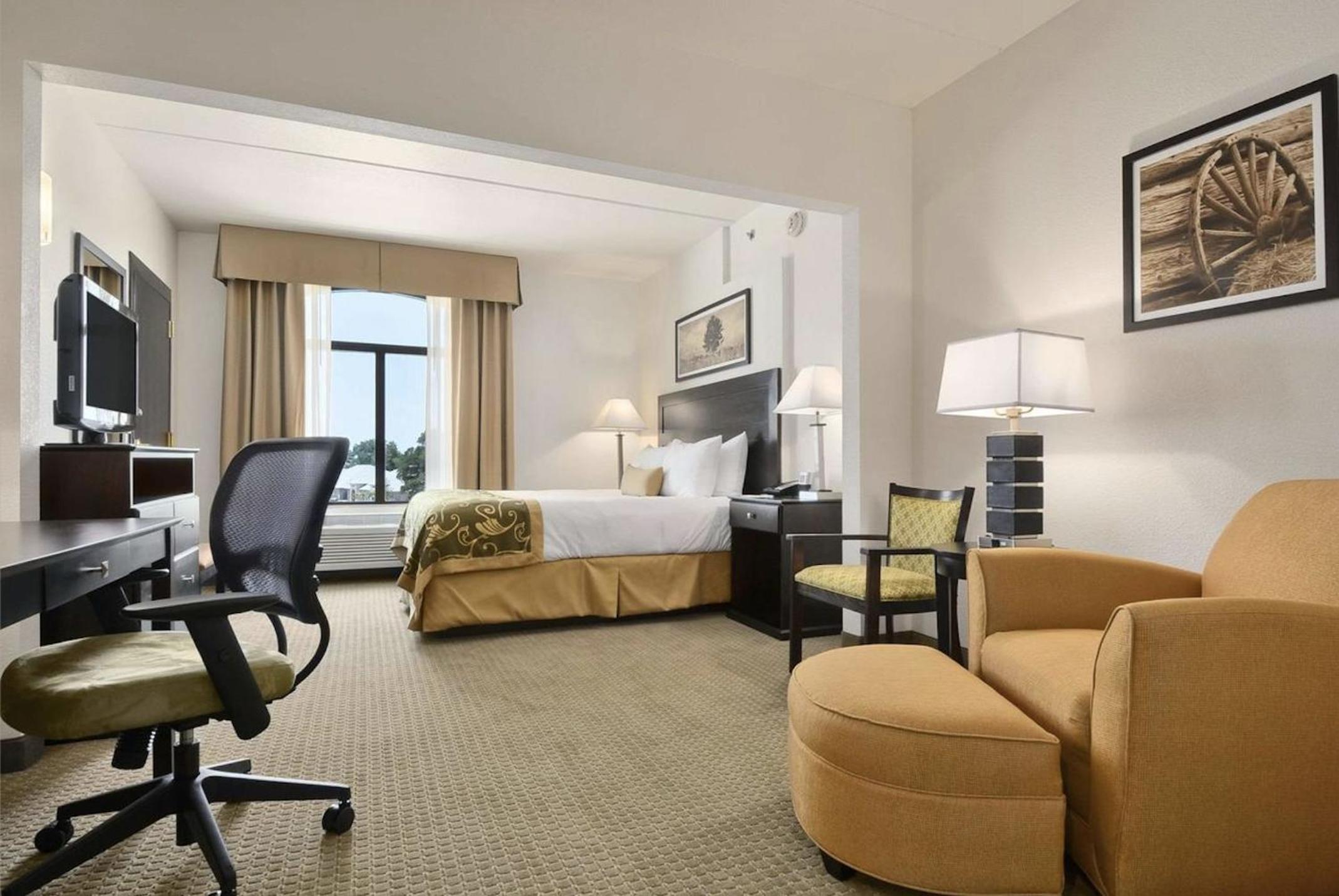 King Room - Non-Smoking - Photo 3