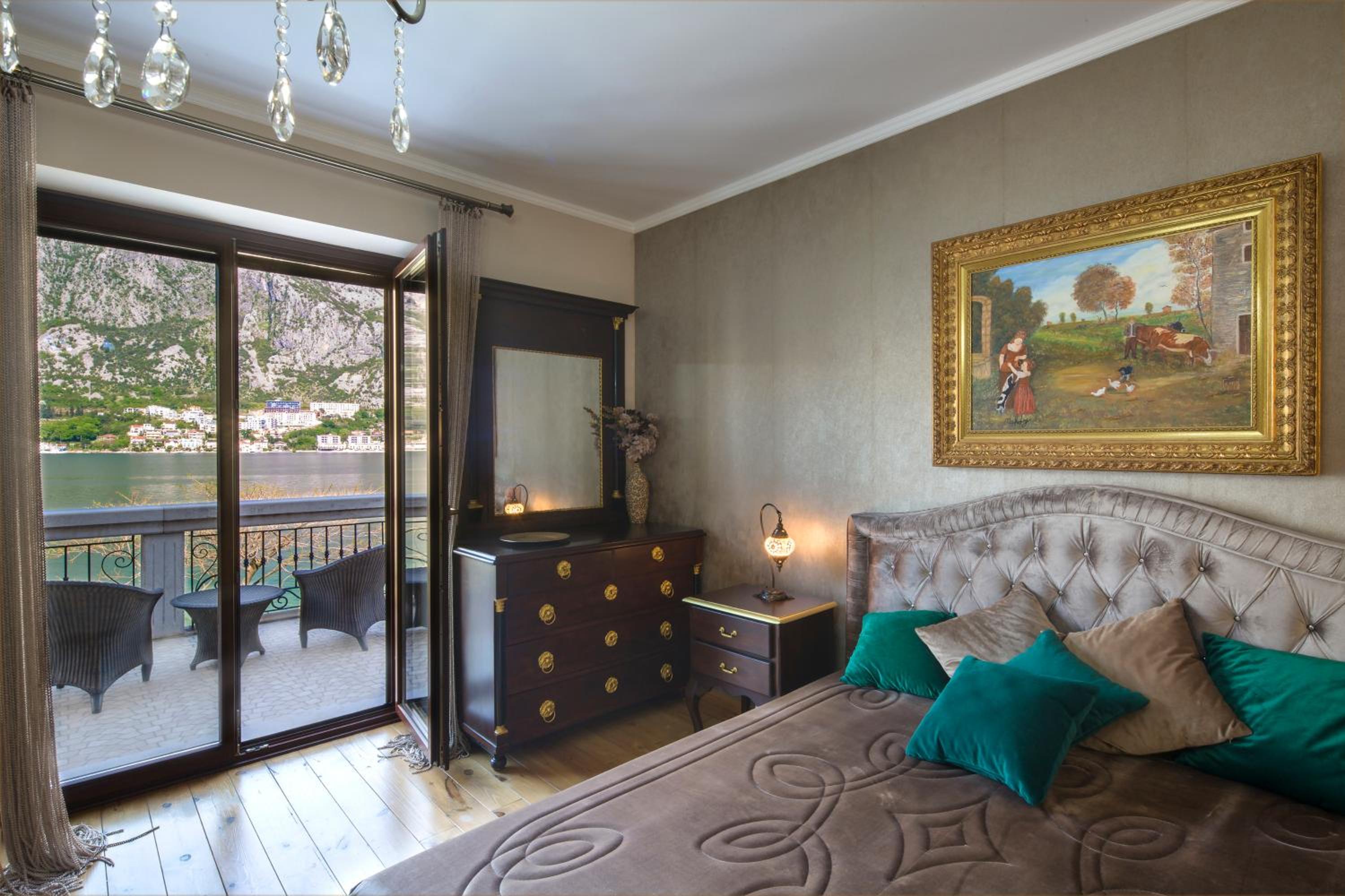 King Room with Spa Bath photo 2