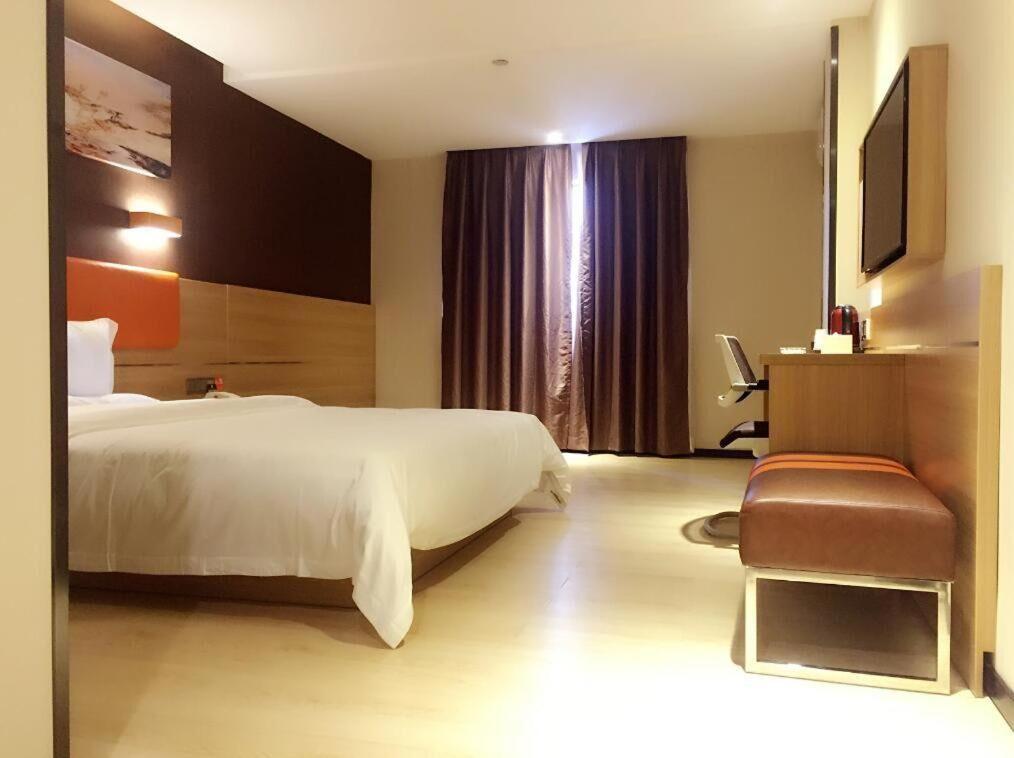 Premium Queen Room