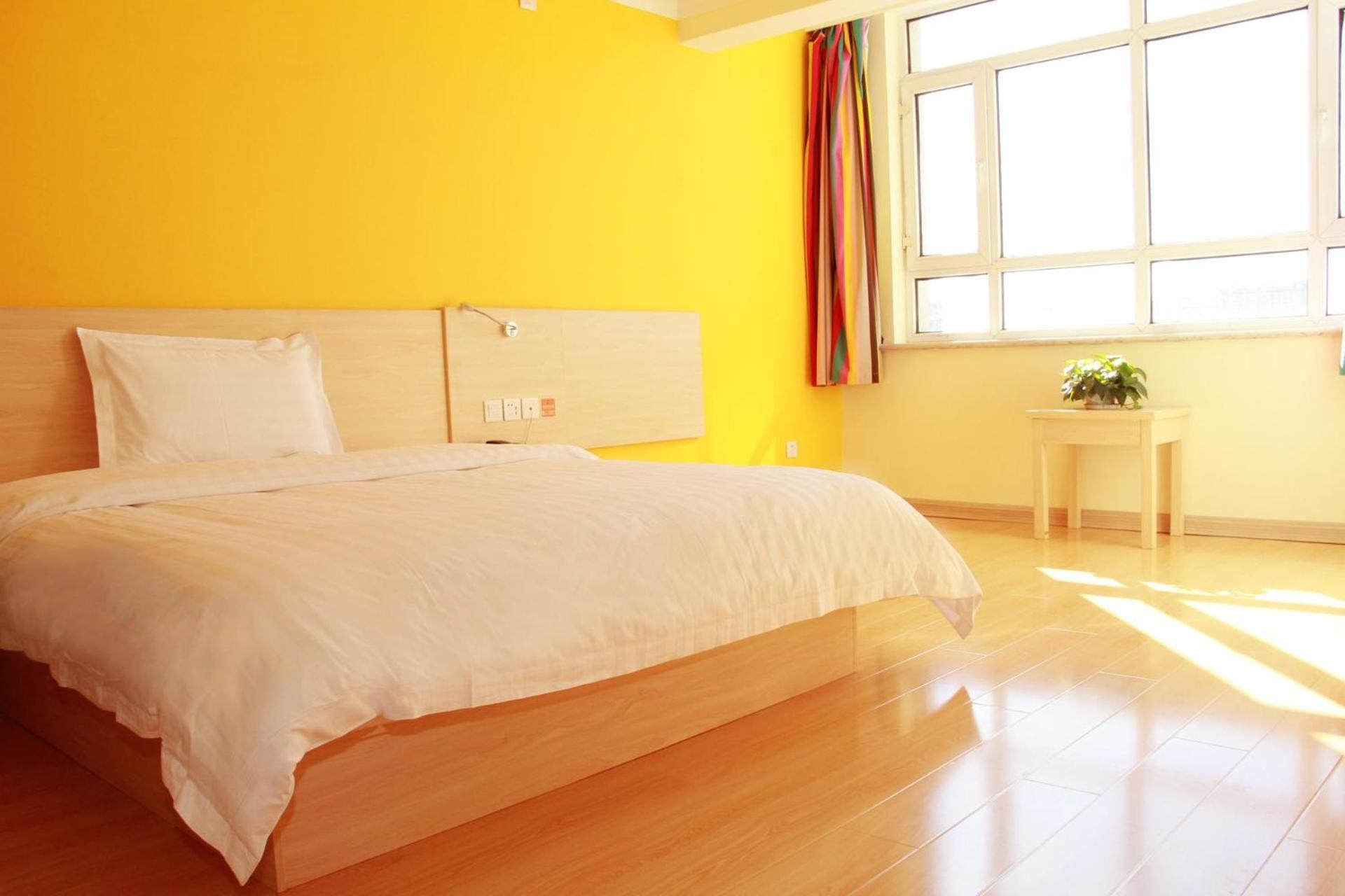 Comfortable Queen Room photo 3