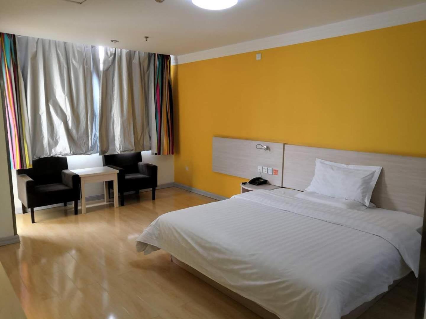 Comfortable Queen Room photo 2