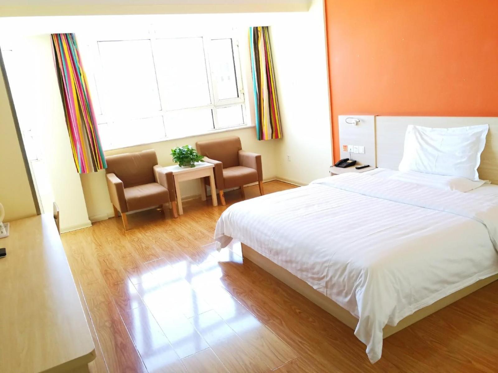 Business Queen Bed Room photo 3