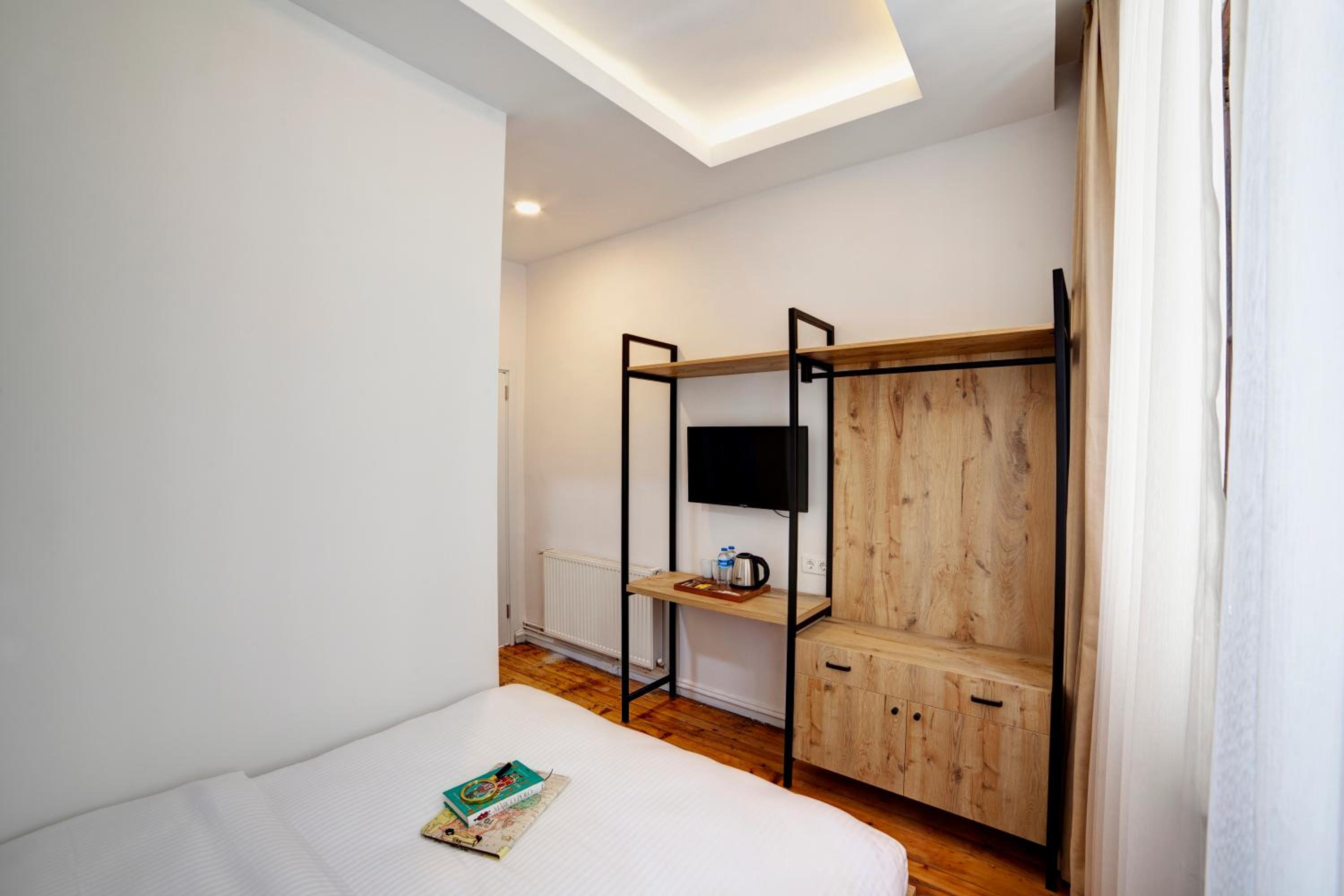 Standard Double Room photo 3