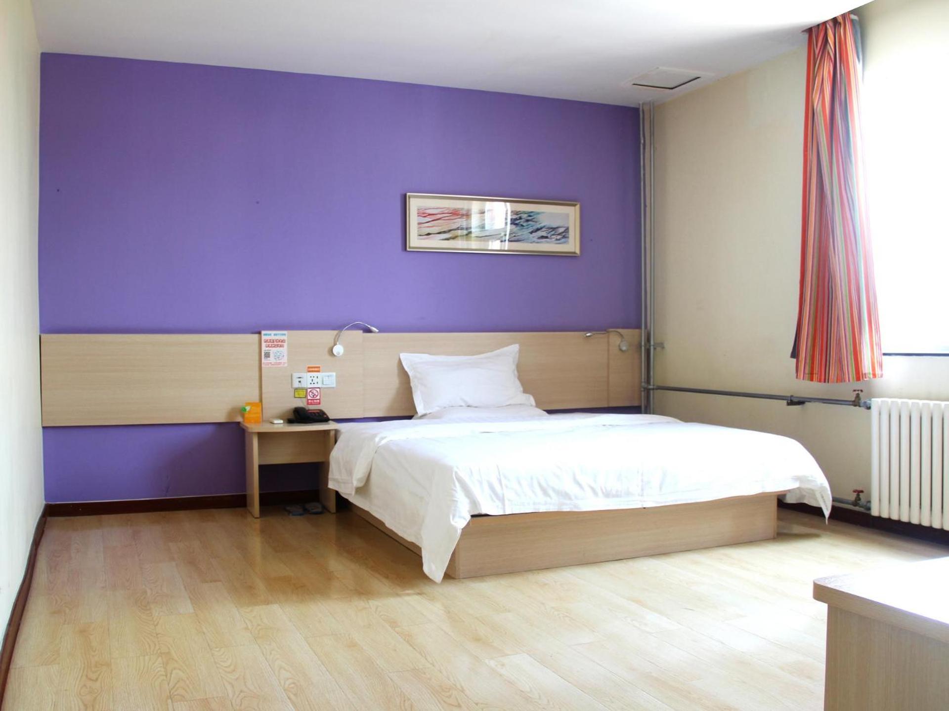 Comfortable Queen Room photo 1