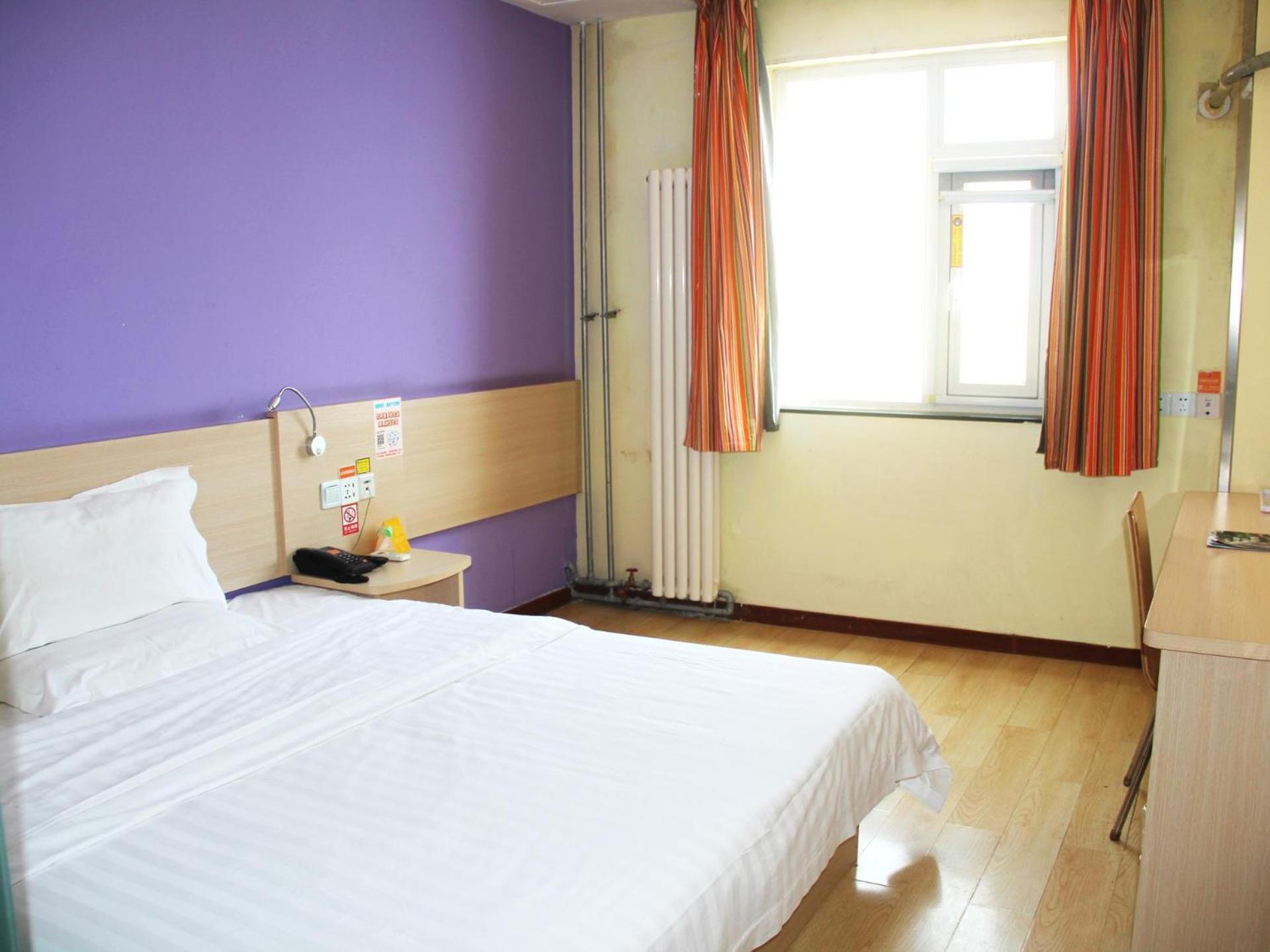 Business Queen Bed Room photo 2