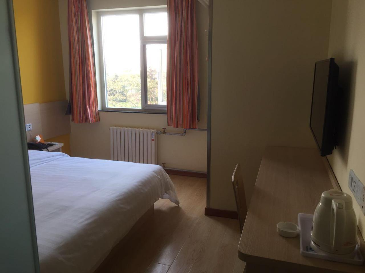 Business Queen Bed Room photo 3